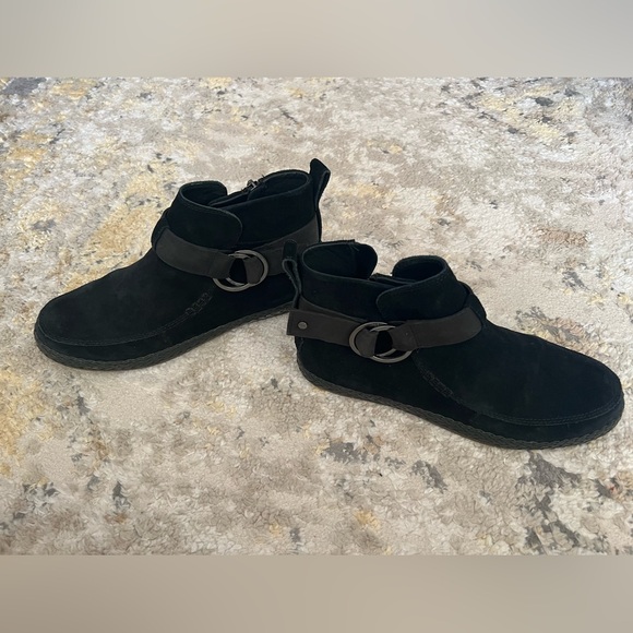 UGG Australia Sloane Ankle Booties Black Suede - Picture 3 of 9